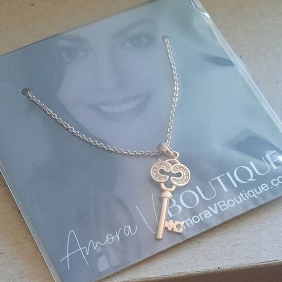 2/$30 Ladies Key to my Heart Necklace - Picture 3 of 5